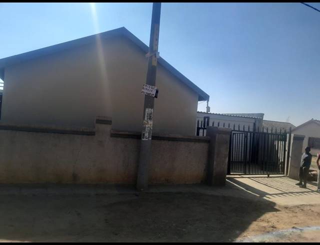 2 BEDROOM HOUSE FOR SALE IN PALM RIDGE EXT 2